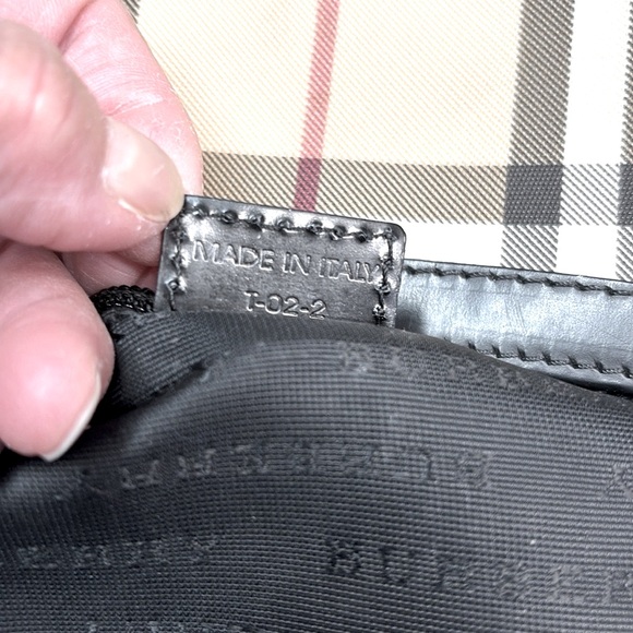 AUTHENTIC BURBERRY NOVA CHECK MEDIUM SHOULDER
HANDBAG - T-02-2 - Picture 9 of 17